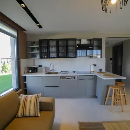 Comfortable 2-br W Pool Access Near Seaside F-1 55 Apartament