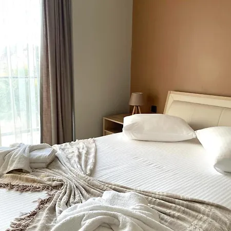 Comfortable 2-br W Pool Access Near Seaside F-1 55 דירה Ayvalı