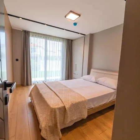 Comfortable 2-br W Pool Access Near Seaside F-1 55 דירה Ayvalı